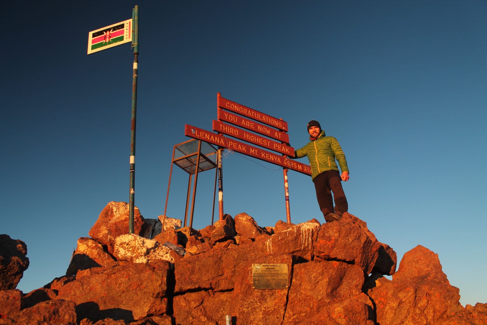 Geschafft! Point Lenana (4985 m) zum Sonnenaufgang