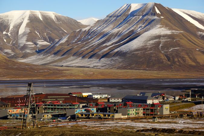 Longyearbyen, die Hauptstadt Spitzbergens © Diamir