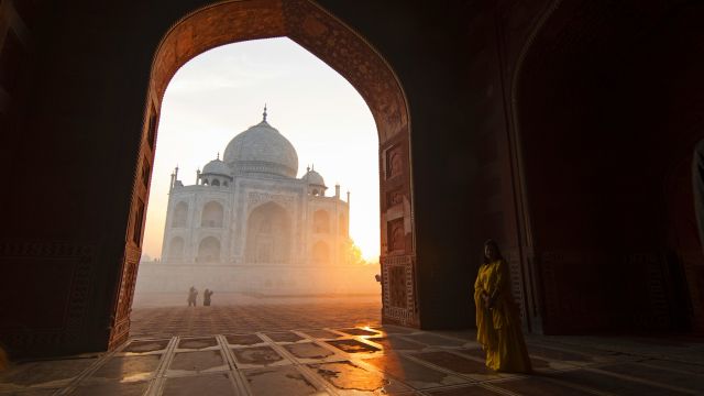 Sonnenaufgang am Taj Mahal in Agra
