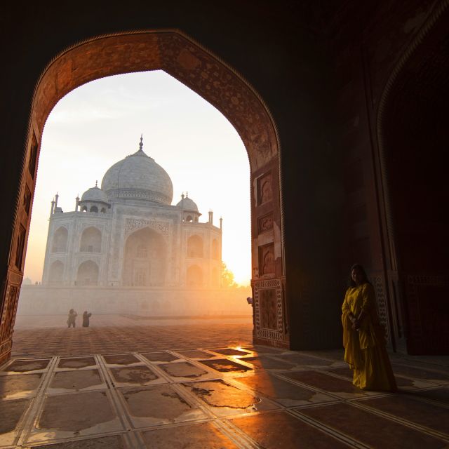 Sonnenaufgang am Taj Mahal in Agra