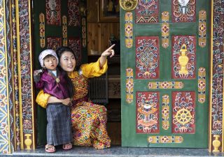 Mutter und Kind in Bhutan
