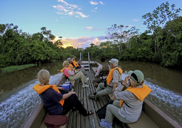 Exkursionen im Amazonasregenwald mit der M/V Zafiro