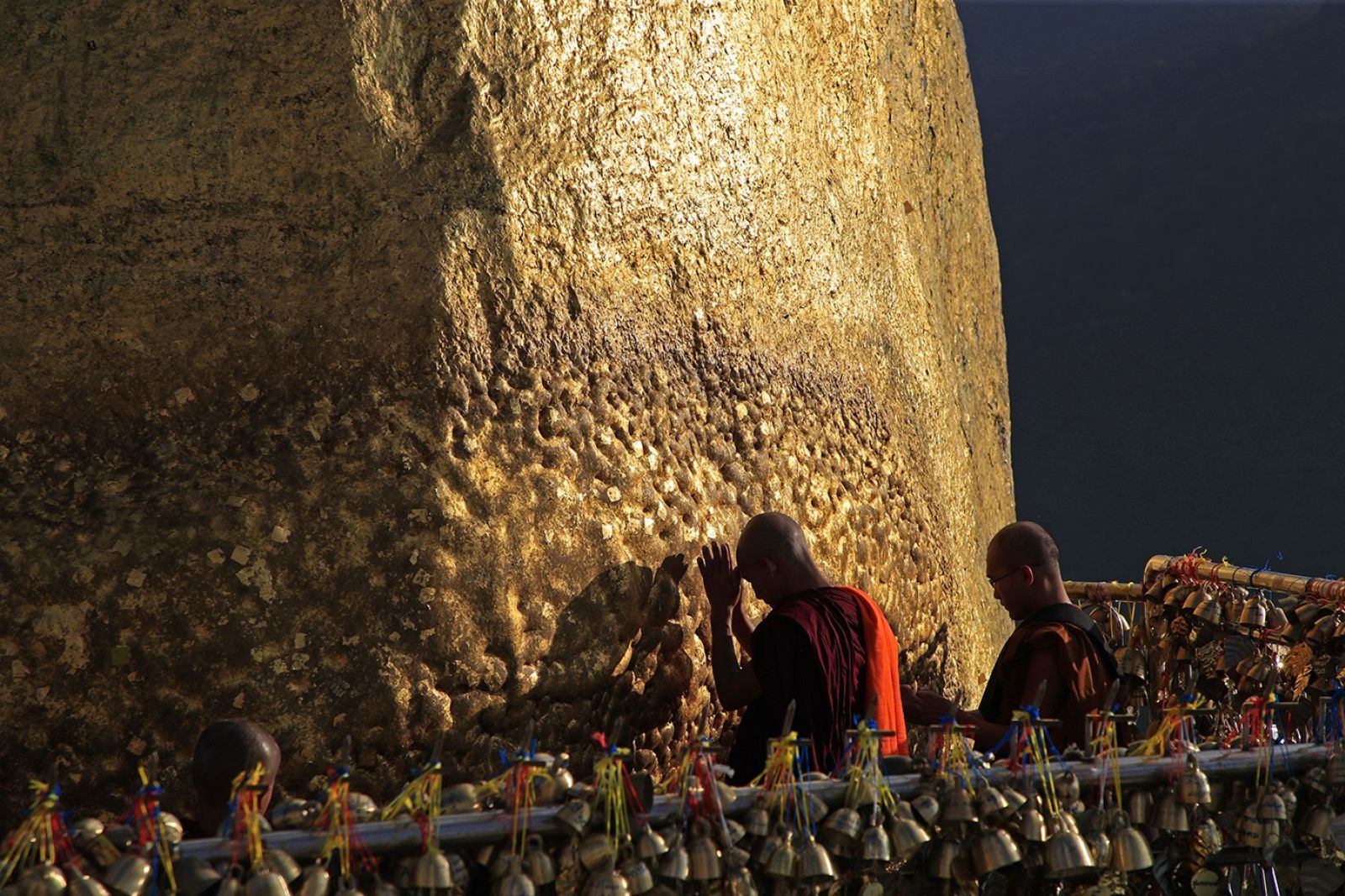 Mönche am Goldenen Felsen