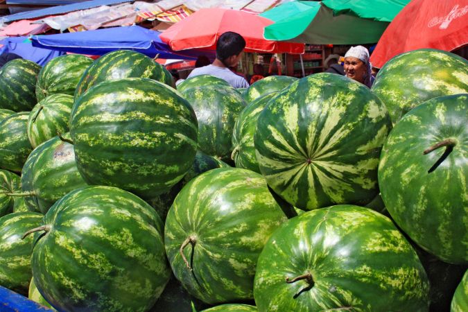 Melonen auf Basar in Osch © Diamir