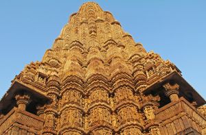 Khajuraho-Tempelanlagen mit erotische Skulpturen