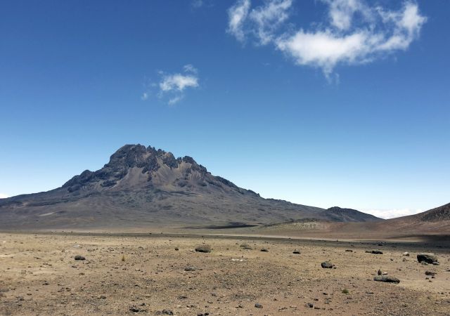 Karge Mondlandschaft in der alpinen Wüste zwischen Mawenzi und Kibo
