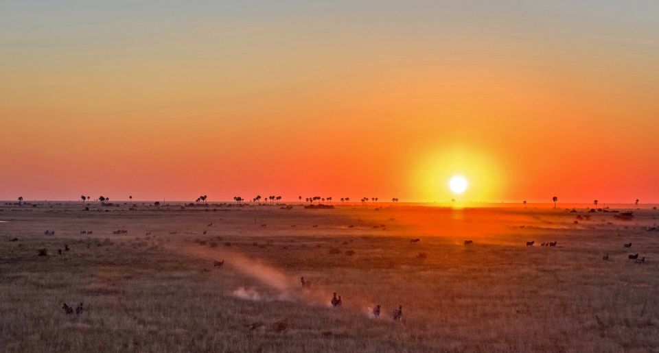 Sonnenuntergang über der Makgadikgadi-Pfanne