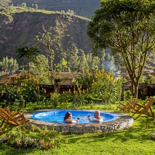 Entspannung im Pool in wundervoller Umgebung in der Lamay Lodge