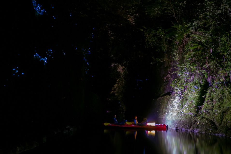 Nachtfahrt im Kajak durch die Glühwürmchen-Klamm