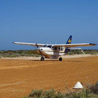 Mit dem Kleinflugzeug ging es auf die Abrolhos Islands.