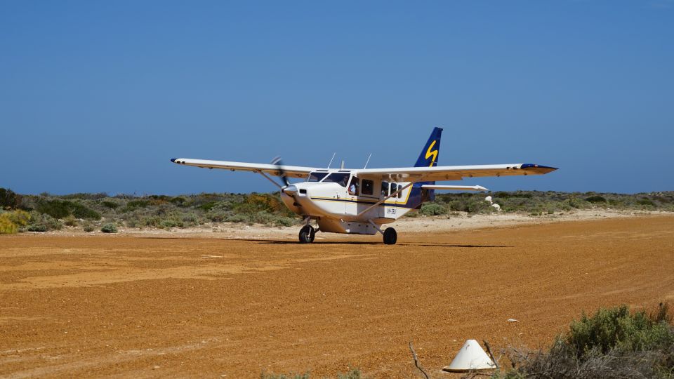 Mit dem Kleinflugzeug ging es auf die Abrolhos Islands.