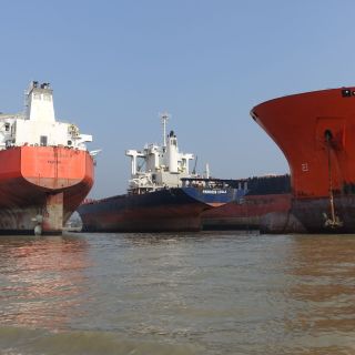 Schiffe in der Abwrackwerft von Chittagong