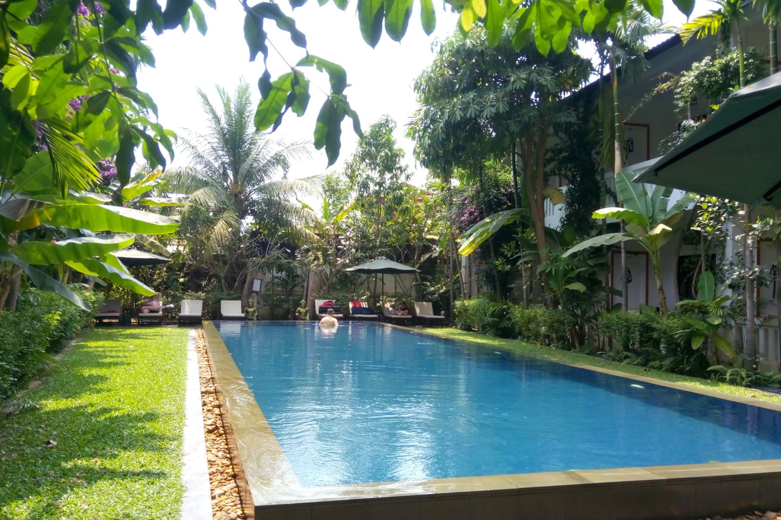 Schönes Hotel mit Pool zum Entspannen nach aktiven Tagen