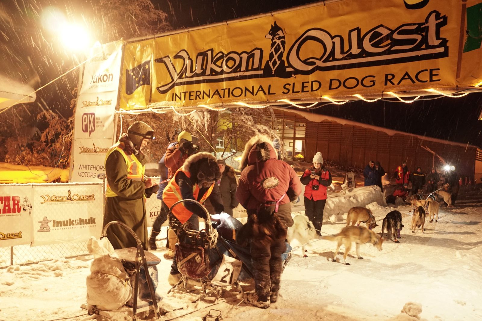 Die ersten Quest-Musher in Dawson City