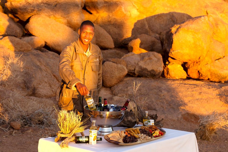 Sundowner in der namibischen Wüste