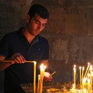 Gebetszeremonie in Noravank
