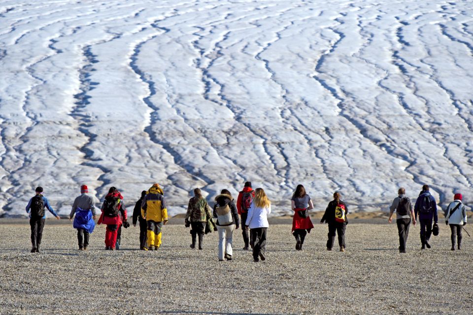 Wanderung am Gletscher im Norden Spitzbergens