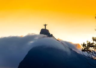 Christus Statue auf dem Corcovado hoch über Rio de Janeiro
