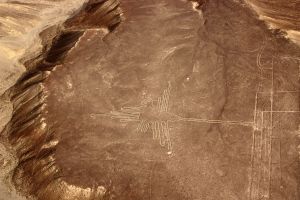 Der Kolibri: Ein riesiges Scharrbild der berühmten Nazca-Linien