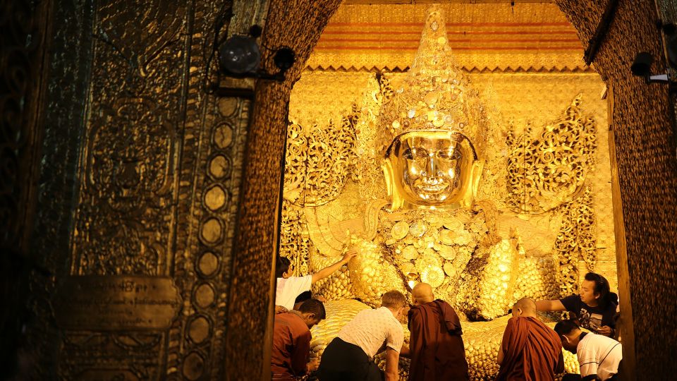 Myanmars bedeutendstes Buddhaabbild in Mandalay