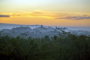 Der Borobudur im Sonnenaufgang
