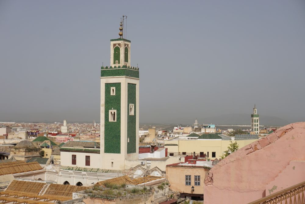 Grünes Minarett der großen Moschee in Meknès