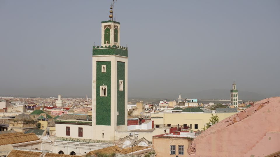 Grünes Minarett der großen Moschee in Meknès