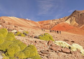 Wanderung in den farbenfrohen Hügeln der Suriplaza