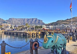 Blick auf den Tafelberg in Kapstadt, selten ohne Wolken