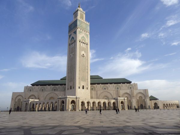 Aussenblick auf die Moschee Hassan II in Casablanca © Diamir