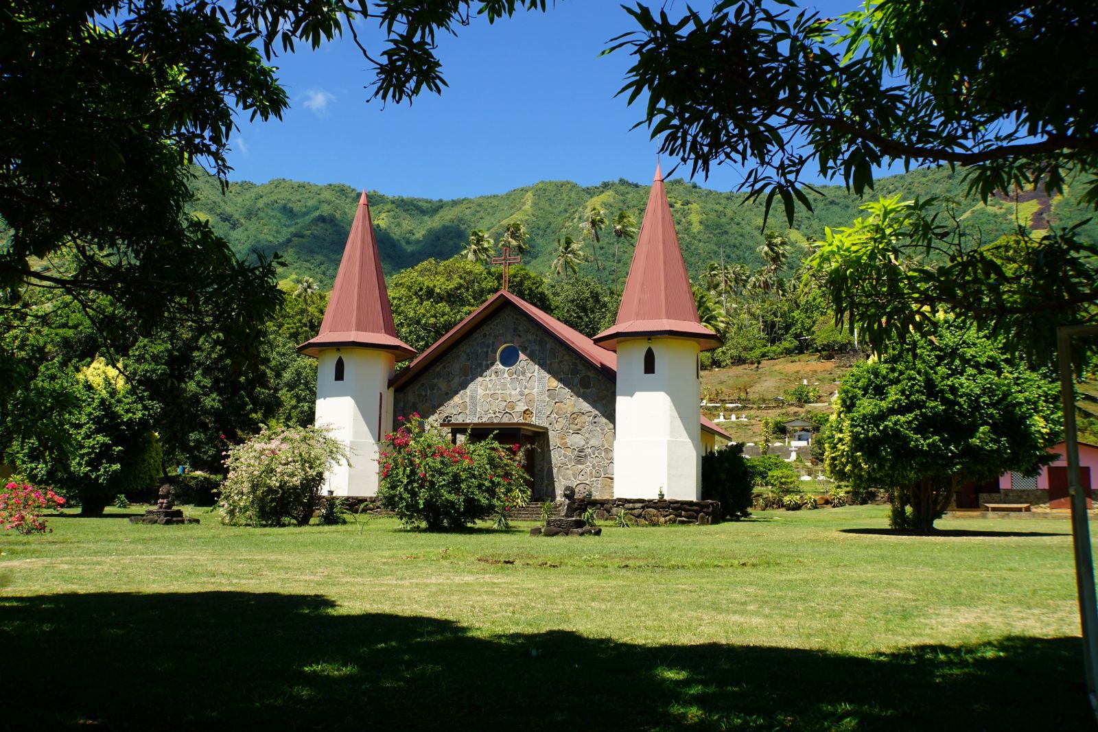 Die Kirche von Hatiheu auf Nuku Hiva.