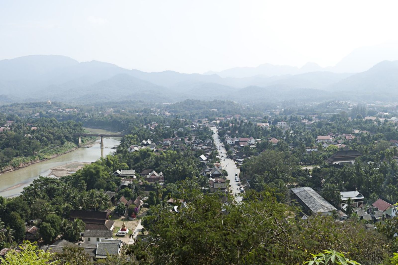 Panoramablick vom Mount Phousi auf den Nam Ou