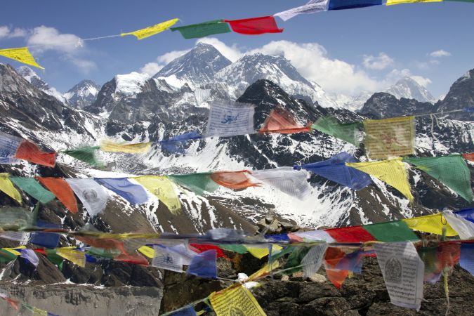 Gipfelpanorama vom Gokyo Ri (5360 m) mit Blick auf Mount Everest (8848 m), Nuptse (7861 m) und Makalu (8481 m) © Diamir