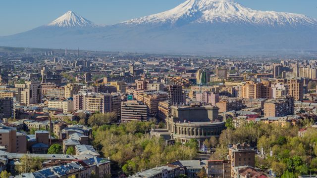 Jerewan mit Ararat