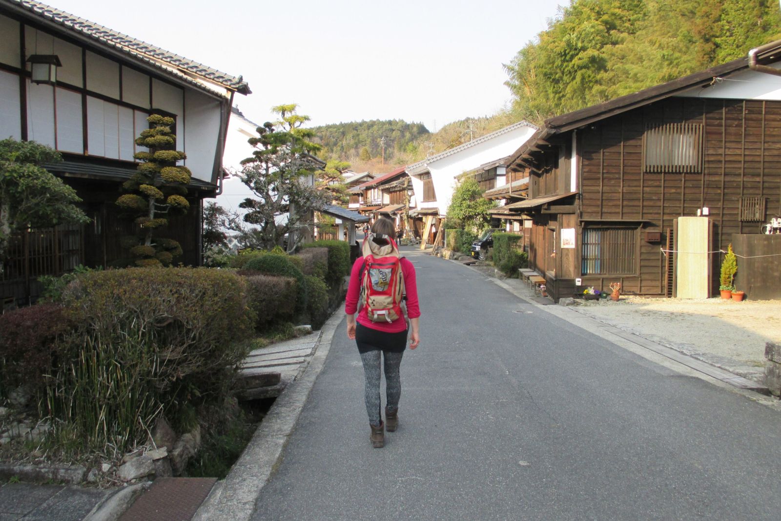 Der Nakasendo ist eine historische Handelsroute zwischen Tokio und Kyoto und verläuft hier durch ein wunderschön erhaltenes Dorf.
