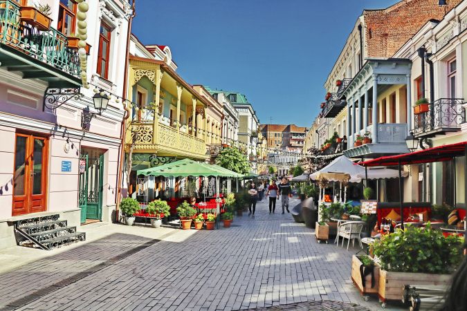 Durch die Straßen von Tiflis © Diamir