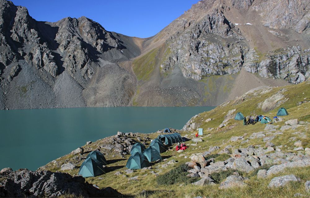 Camp am Alakul Gletschersee