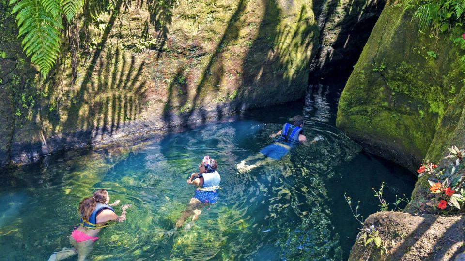 Durchs Wasser gehts zum Titou Gorge Wasserfall