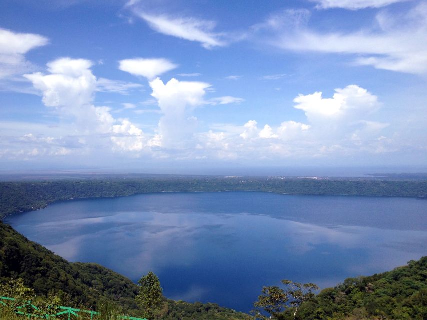 Blick über die Kraterlagune Laguna de Apoyo