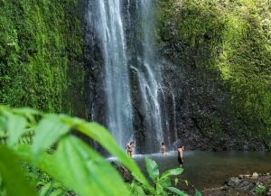Dusche im Dschungel: Wasserfall San Ramon