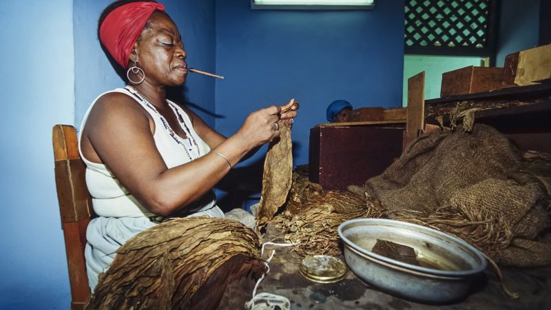 Kubanerin in einer Zigarrenfabrik