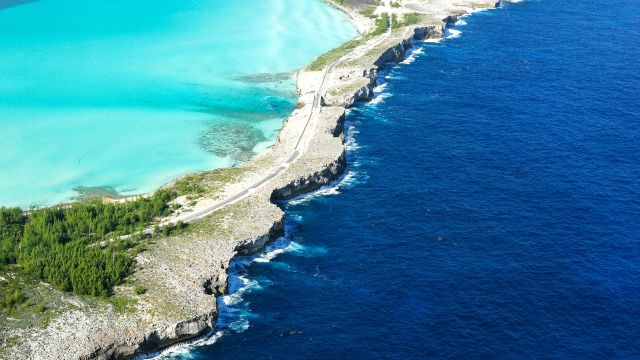Karibisches Meer trifft auf atlantischen Ozean bei Eleuthera