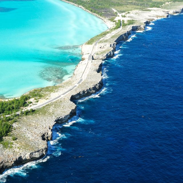 Ein kleiner paradiesischer Strand auf Shroud Cay auf den Bahamas.