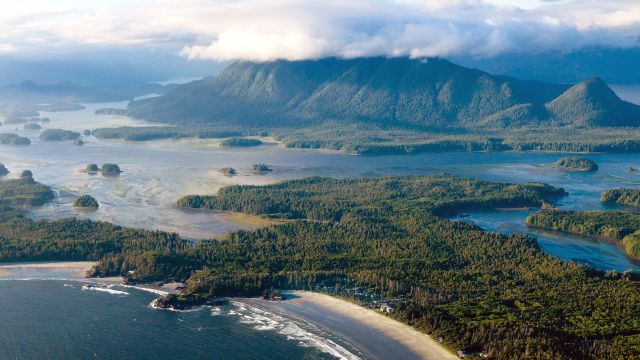Luftansicht vom Pacific Rim-Nationalpark und Umgebung mit der Long Beach Lodge und Pacific Sands Resort, Tofino, Vancouver Island
