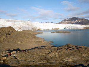 Einsamer Außenposten am Nordenskiöld-Gletscher