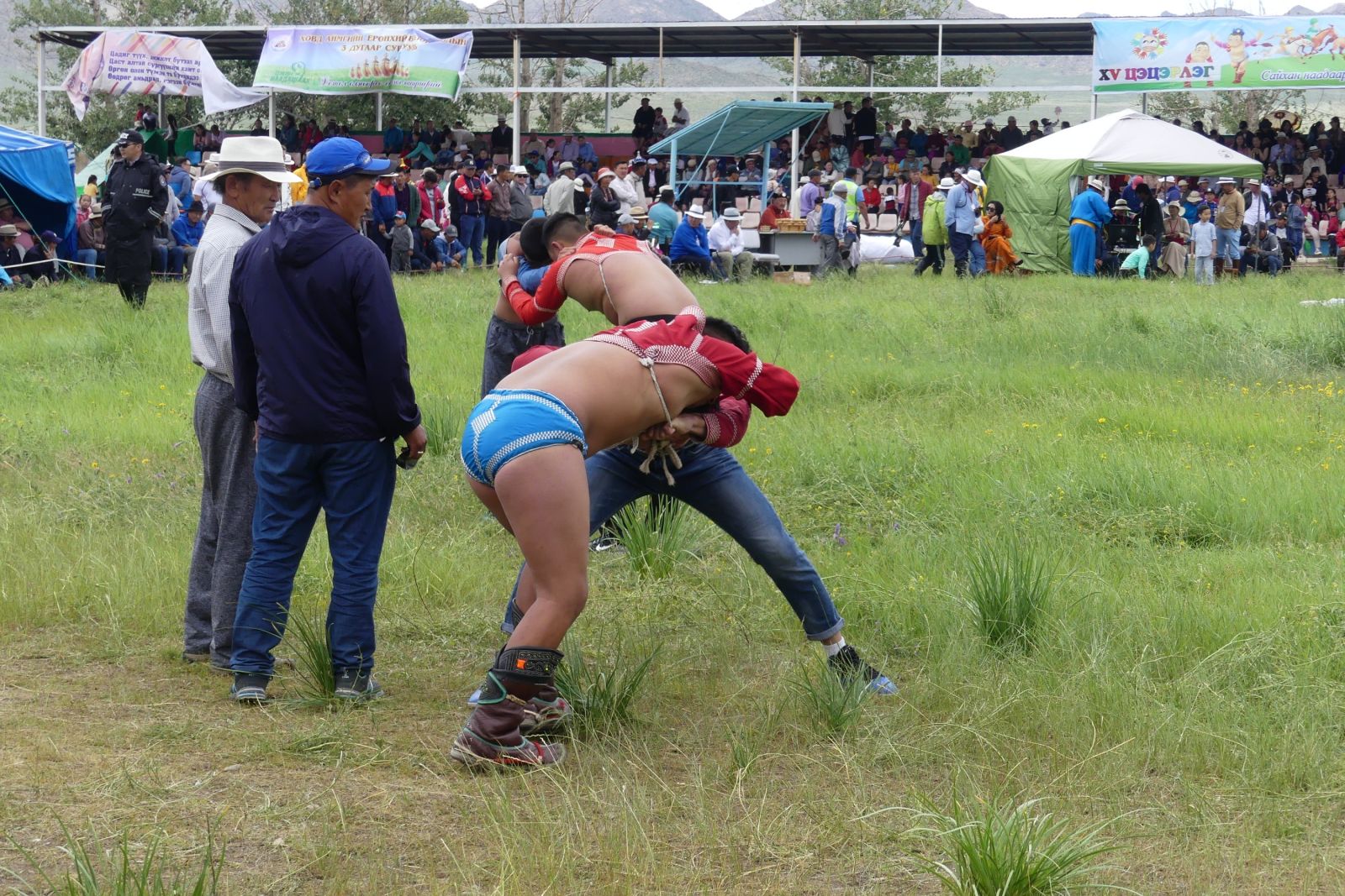 Ringkampf beim Naadam Fest