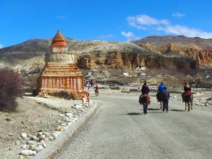 Reitausflug zu den Felsenklöstern in der Mustang-Region