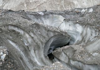 Komsomolskij-Gletscher (3800 m)