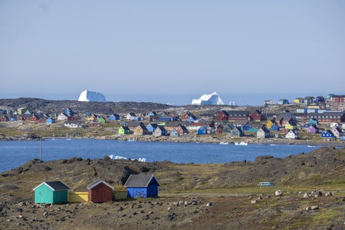 Qeqertarsuaq: Farbenfrohe Siedlung auf der Disko-Insel © Diamir