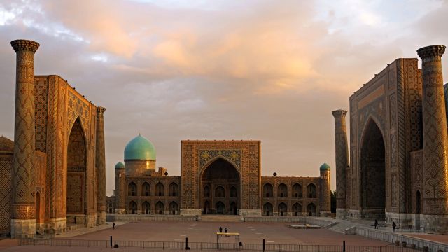 Der Registan in Samarkand zum Sonnenaufgang